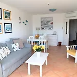 Family Sea View شقة *